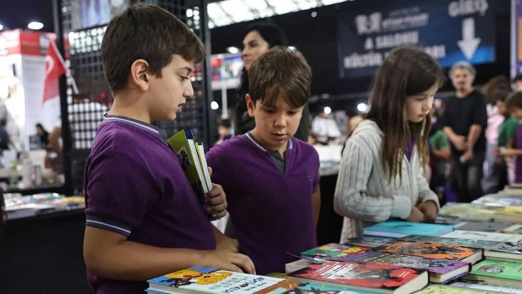 Antalya Kitap Fuarı’nda Ahmet Ümit Rüzgarı! 2